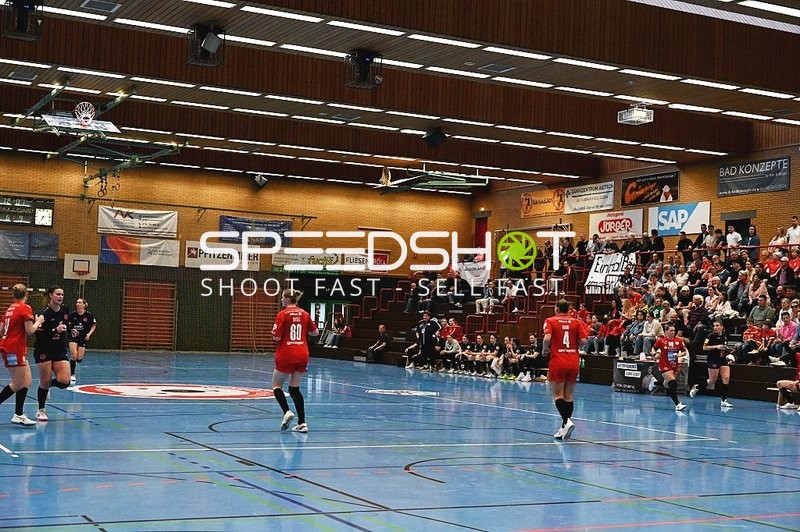 Kampf um den Ball in der Halle