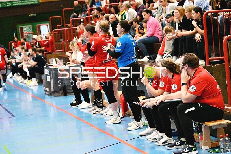 Jubel der Kurpfalz Bären von der Bank aus