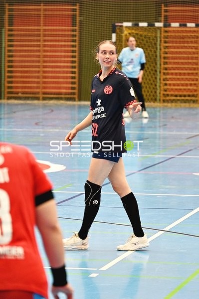 Spielerin von Mainz 05 mit Nummer 32 im Einsatz