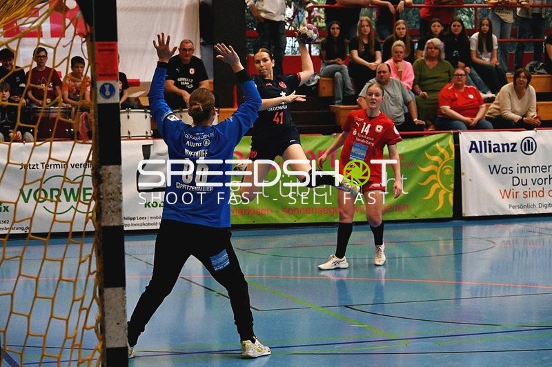 Torwurf im Spiel Kurpfalz Bären gegen Mainz 05