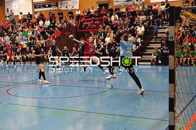Wurfversuch im Handballspiel Kurpfalz Bären gegen Mainz 05