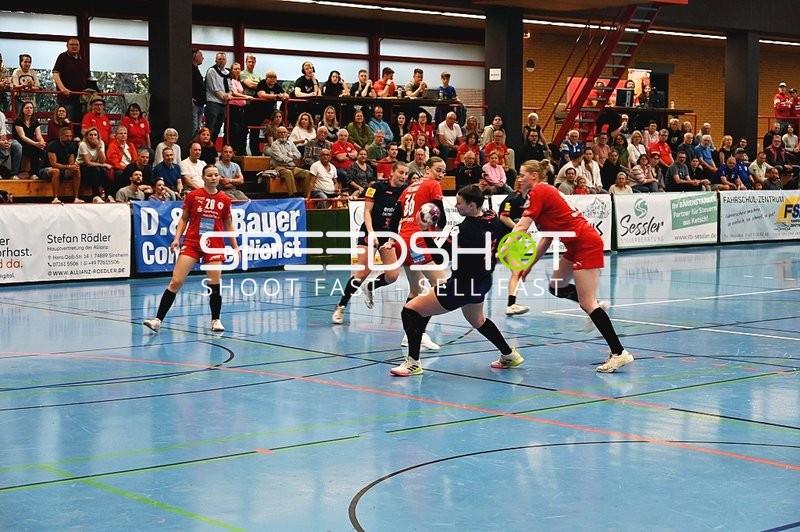 Intensives Handball-Duell in der Halle