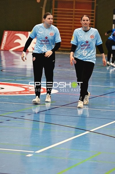 Spielerinnen beim Aufwärmen