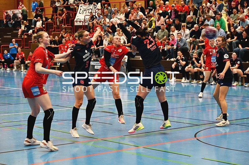 Spielerin von Mainz 05 beim Wurf