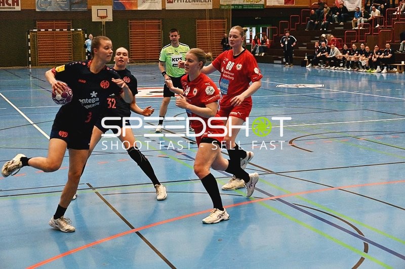 Mainz 05 im Angriff gegen Kurpfalz Bären