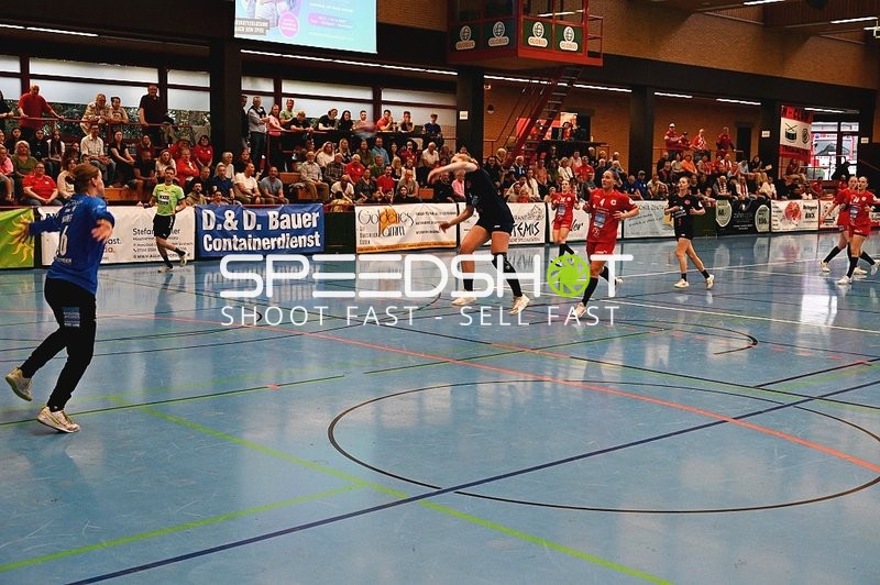 Wurfaktion von Mainz 05 gegen Kurpfalz Bären