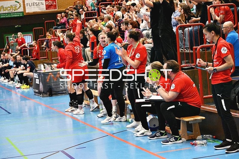 Jubel auf der Bank der Kurpfalz Bären