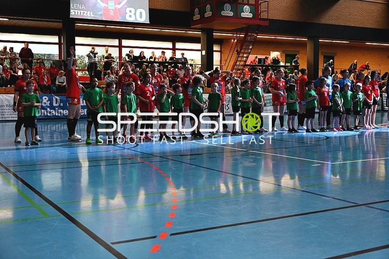 Spieler vor dem Anpfiff in Aufstellung