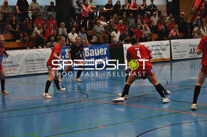 Kurpfalz Bären Spielern passen den Ball