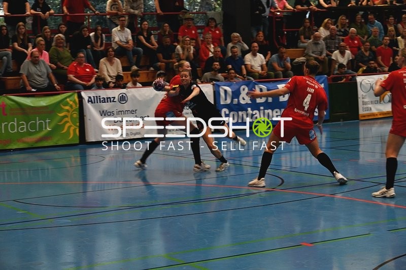 Kurpfalz Bären Spielerin verteidigt gegen Mainz 05