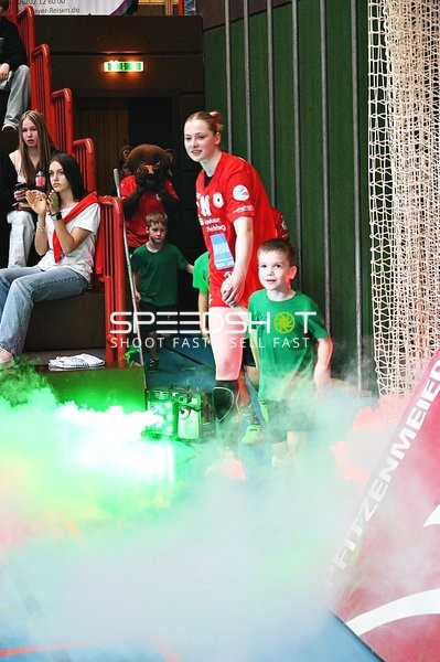 Spielerin der Kurpfalz Bären läuft ein