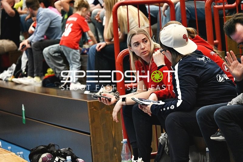 Gespräch auf der Tribüne