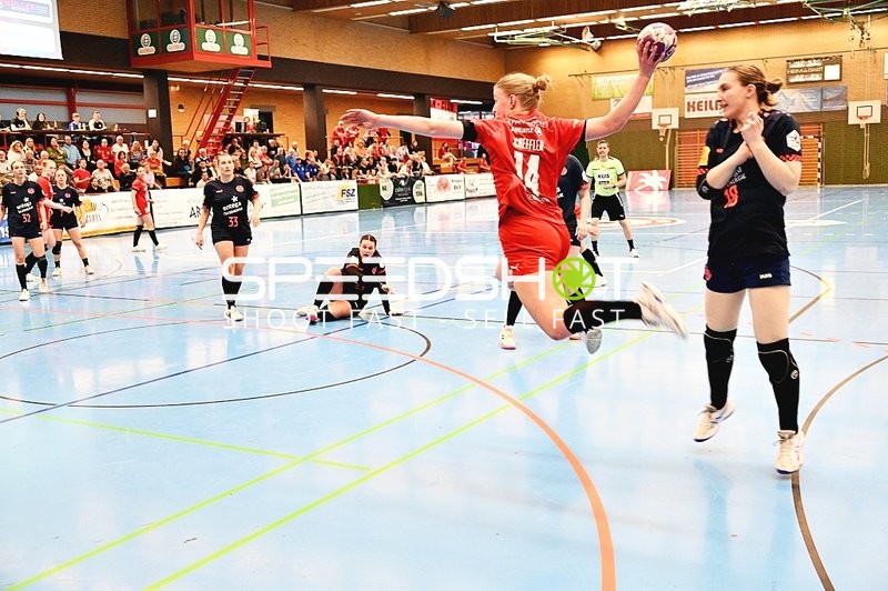 Sprungwurf von Kurpfalz Bären gegen Mainz 05