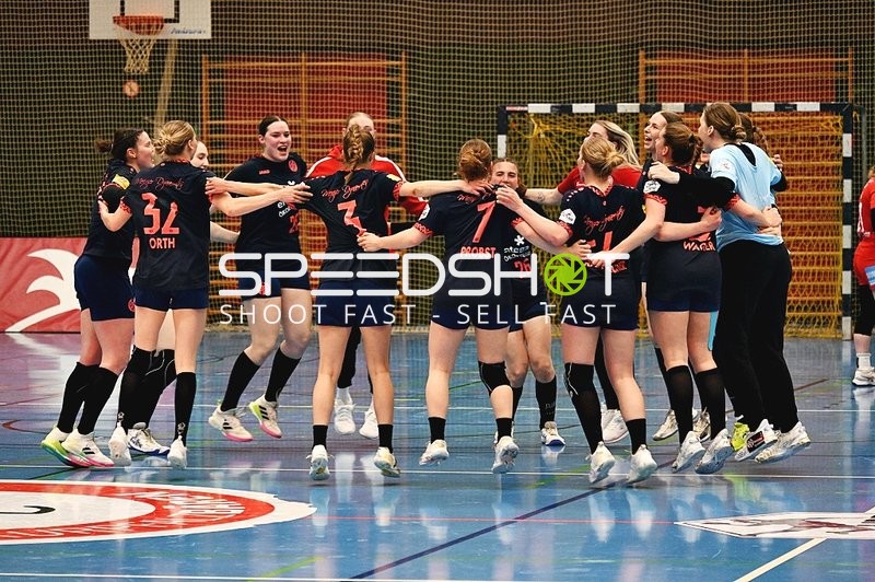 Jubelnde Mainz 05 Spielerinnen nach dem Sieg