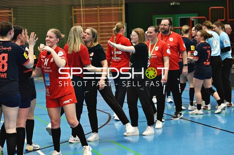 Handshake der Spielerinnen nach dem Spiel