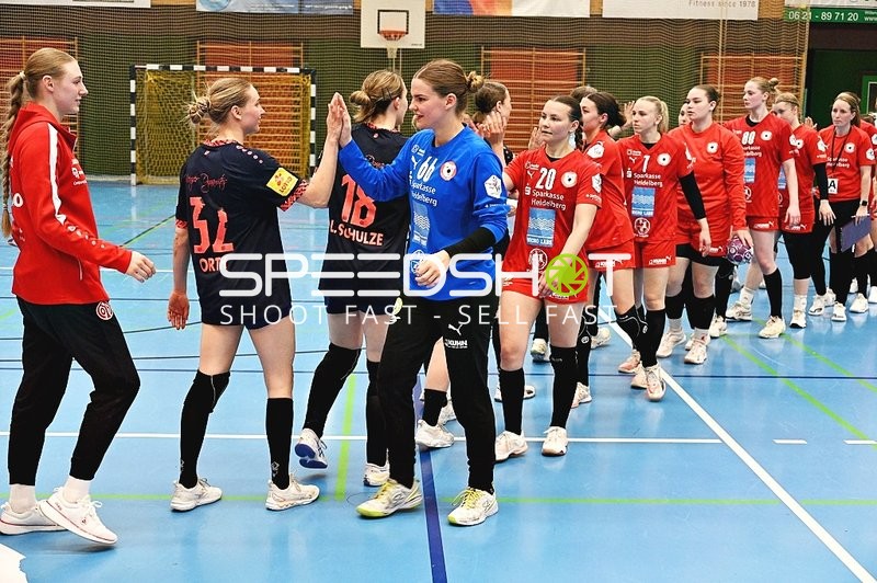 Händeschütteln zwischen Kurpfalz Bären und Mainz 05