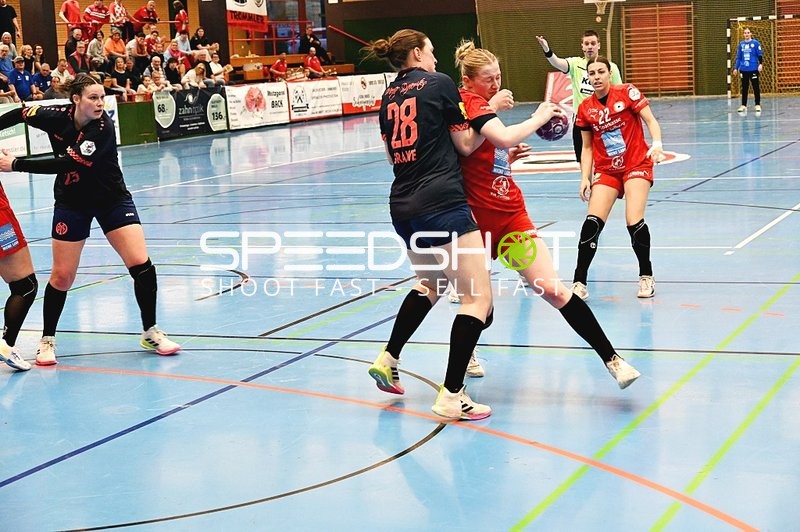 Intensiver Zweikampf im Ligaspiel