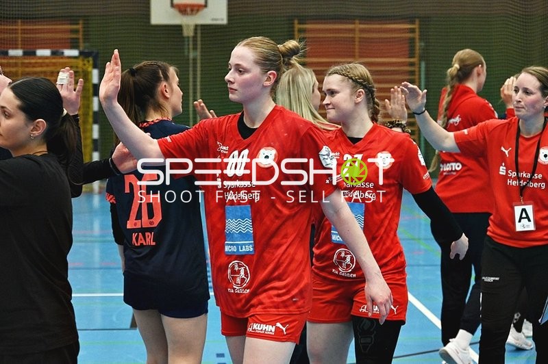 Spielende Abklatschen zwischen Kurpfalz Bären und Mainz 05