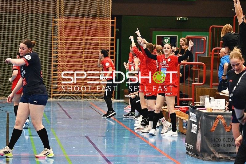 Jubel auf der Bank der Kurpfalz Bären