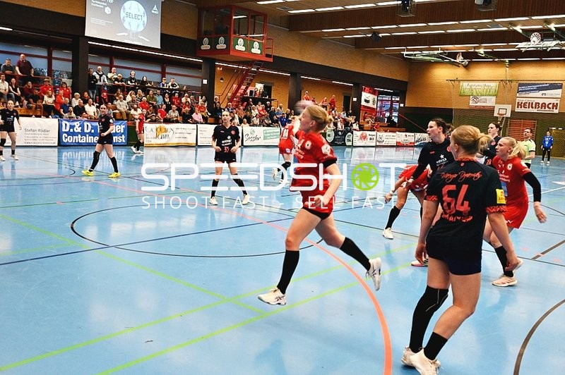 Dynamischer Sprung im Handballspiel