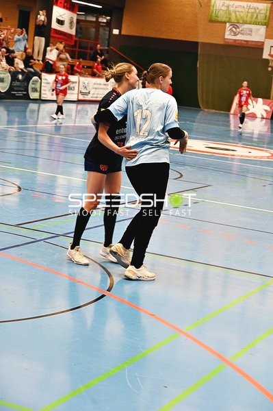 Zweikampf im Handballspiel zwischen Mainz 05 und Kurpfalz Bären