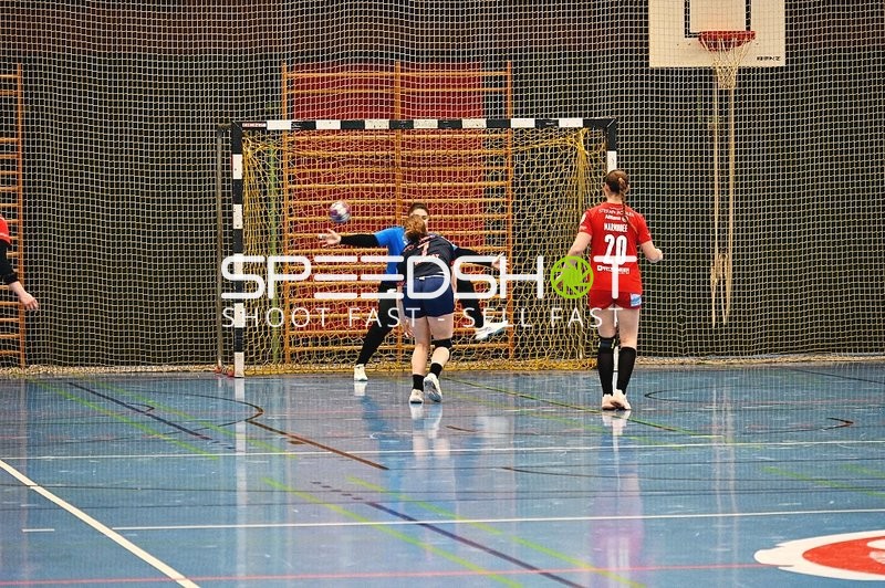 Wurf auf das Tor in der ersten Halbzeit