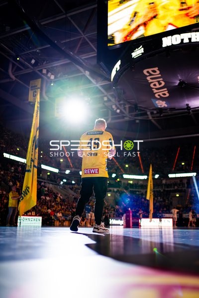 Einlauf von Spieler Nr. 49 der Rhein Neckar Löwen