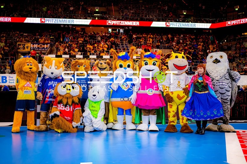 Maskottchen-Parade vor Handballspiel