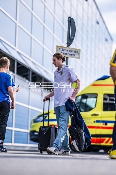 Ankunft der Spieler zur 25. Runde