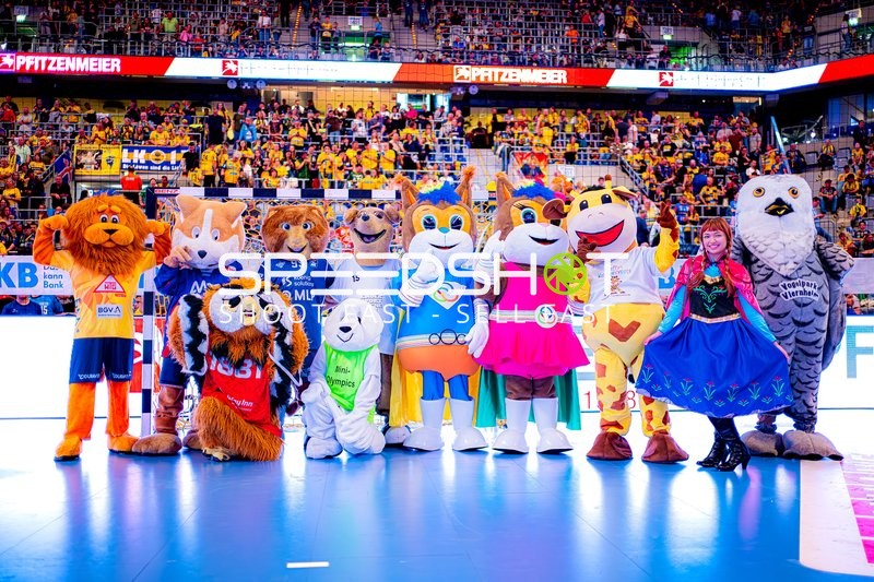 Maskottchen-Parade während Handballspiel