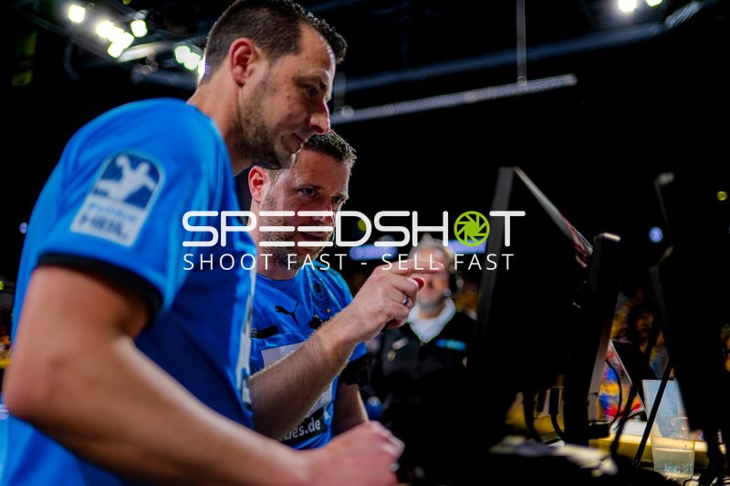 Besprechung am Spielfeldrand