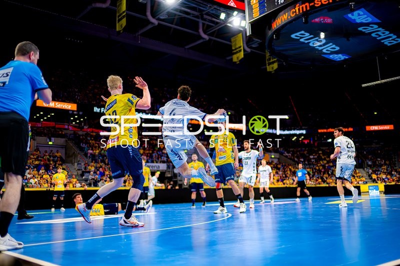 Wurfaktion im Spiel Rhein-Neckar Löwen gegen TBV Lemgo