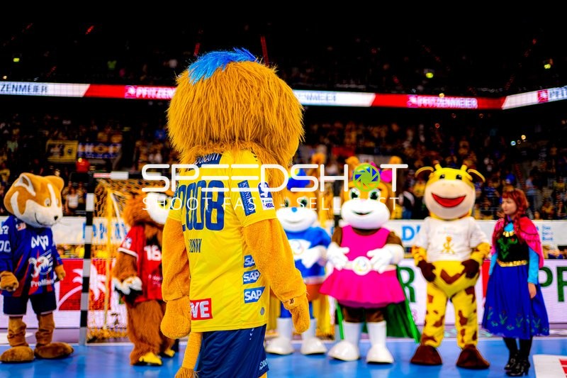 Maskottchen auf dem Spielfeld