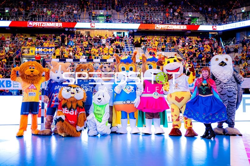 Maskottchen-Parade vor dem Spiel