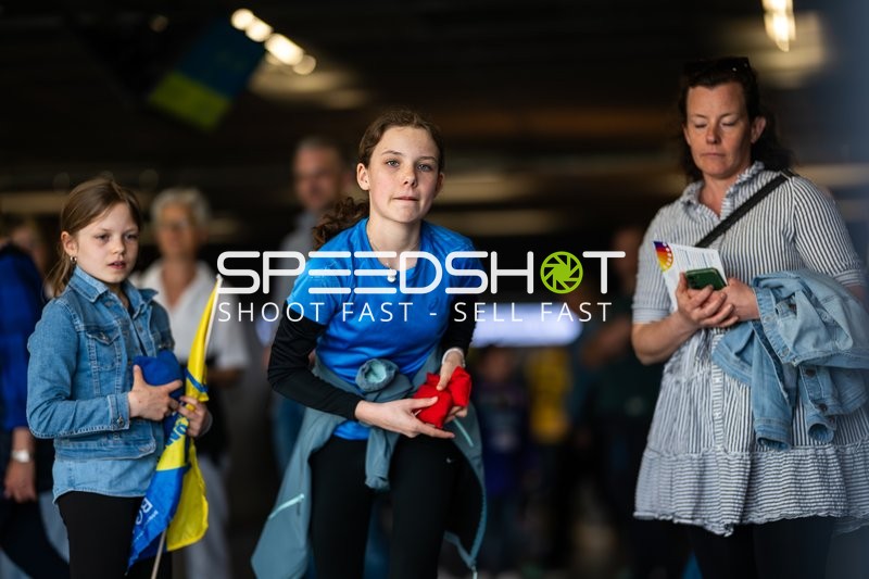 Zuschauer bereiten sich auf das Handballspiel vor