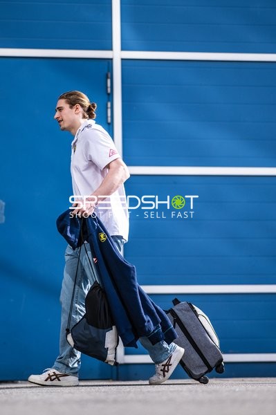 Spielerankunft vor dem wichtigen Match