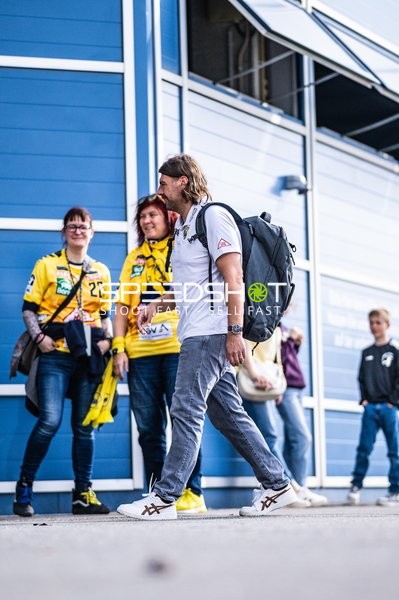 Fans versammeln sich vor Rhein-Neckar Löwen Spiel