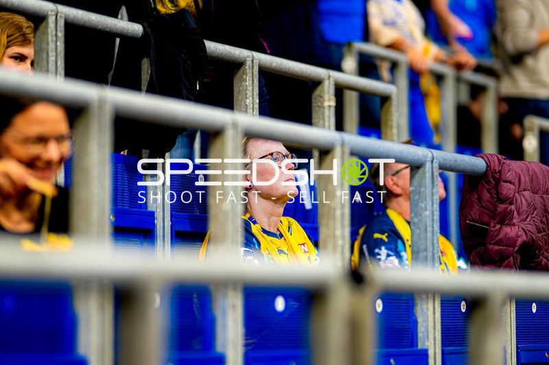 Zuschauer auf der Tribüne