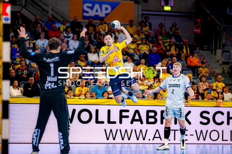 Sprungwurf im Handballspiel