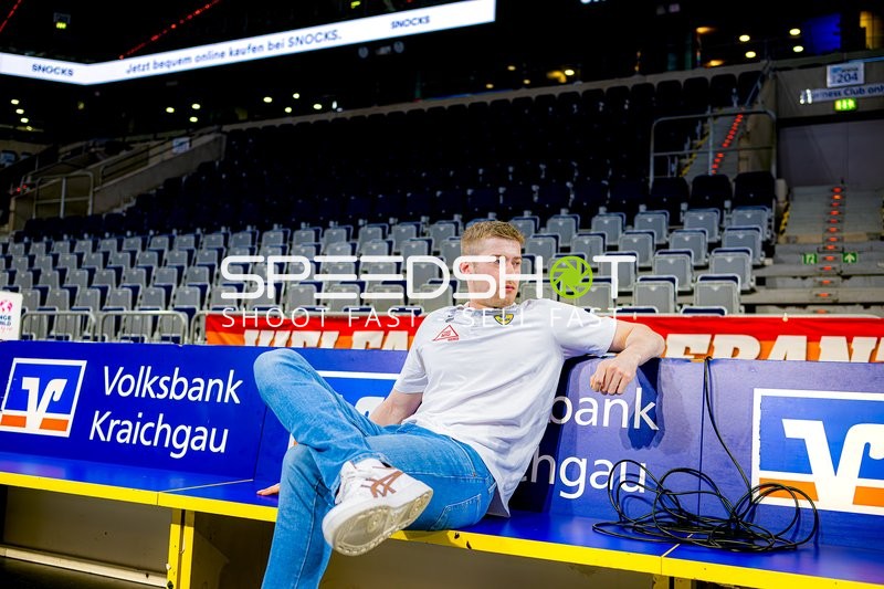 Spieler auf der Bank vor dem Match