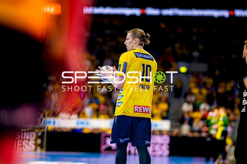 Rhein-Neckar Löwen Spieler wirft