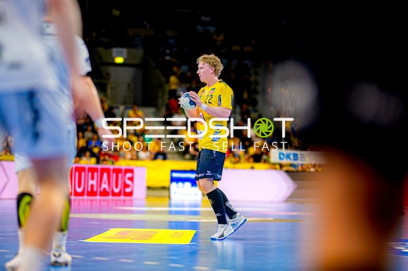 Spieler der Rhein-Neckar Löwen läuft über das Spielfeld