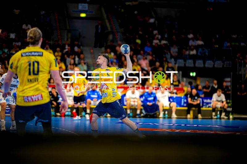 Rhein-Neckar Löwen Spieler wirft den Ball