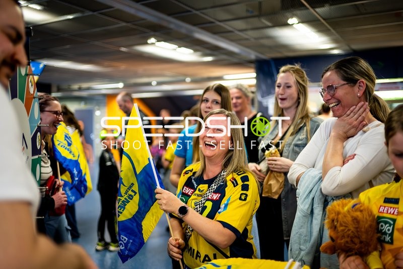 Jubelnde Fans der Rhein-Neckar Löwen