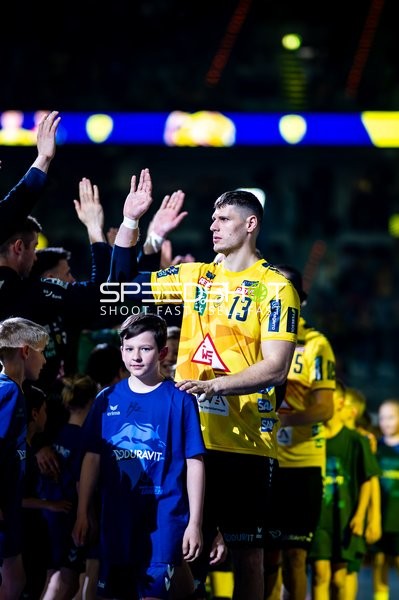 Einlauf der Rhein-Neckar Löwen zum Spielauftakt
