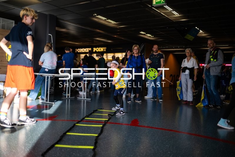 Kinderaktivität vor Handballspiel