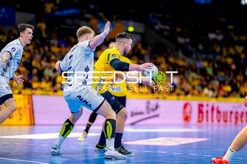 Rhein-Neckar Löwen gegen TBV Lemgo im Zweikampf