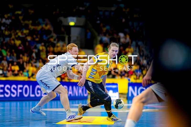 Dribbling im Spiel Rhein-Neckar Löwen gegen TBV Lemgo