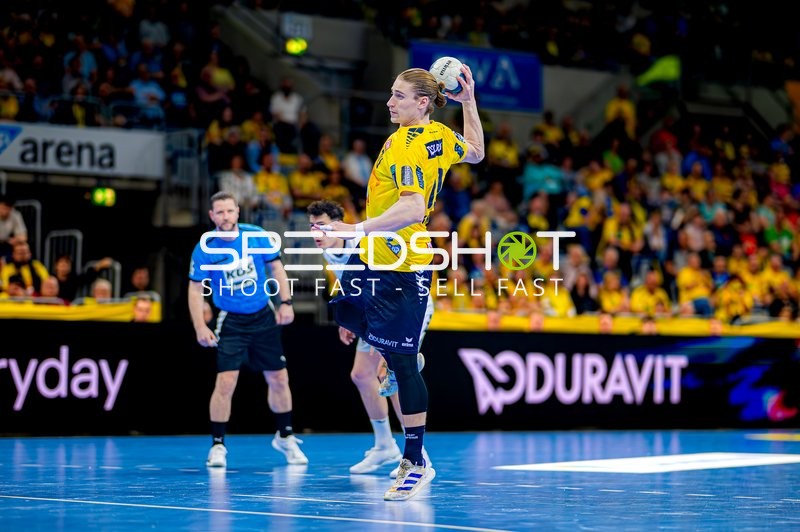 Wurf durch Rhein-Neckar Löwen Spieler