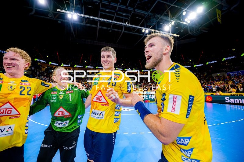 Rhein-Neckar Löwen Spieler jubeln